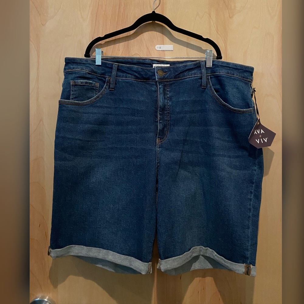 Ava & Viv high-rise bermuda short; 24R
